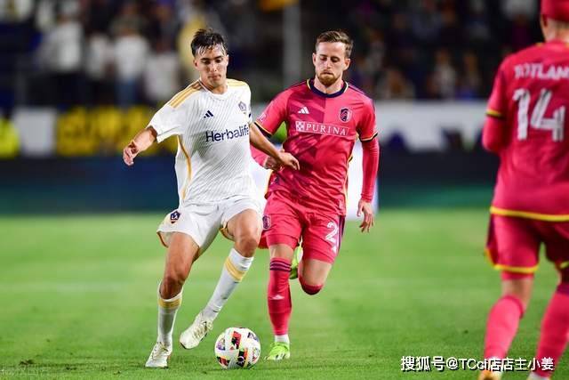 上海大师赛星光熠熠，费德勒与李娜同台竞技